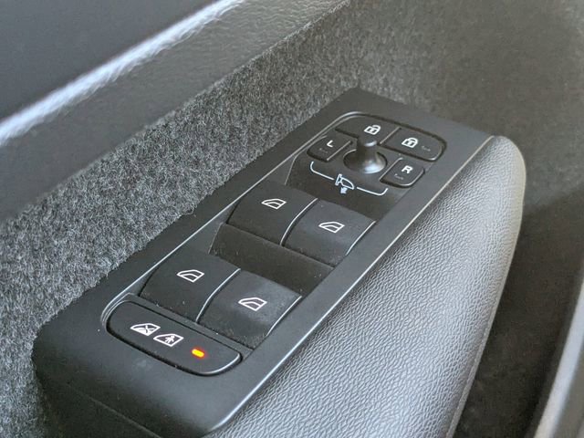 Certified 2023 Volvo C40 P8 Recharge Plus image 31