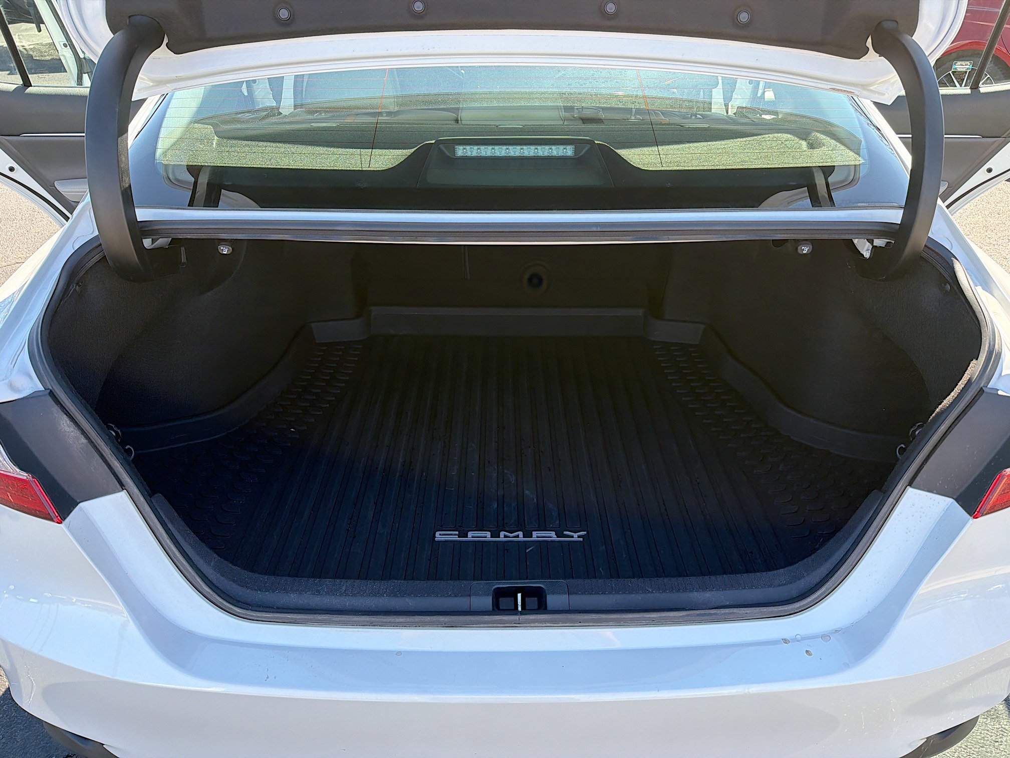 Used 2020 Toyota Camry XLE image 7