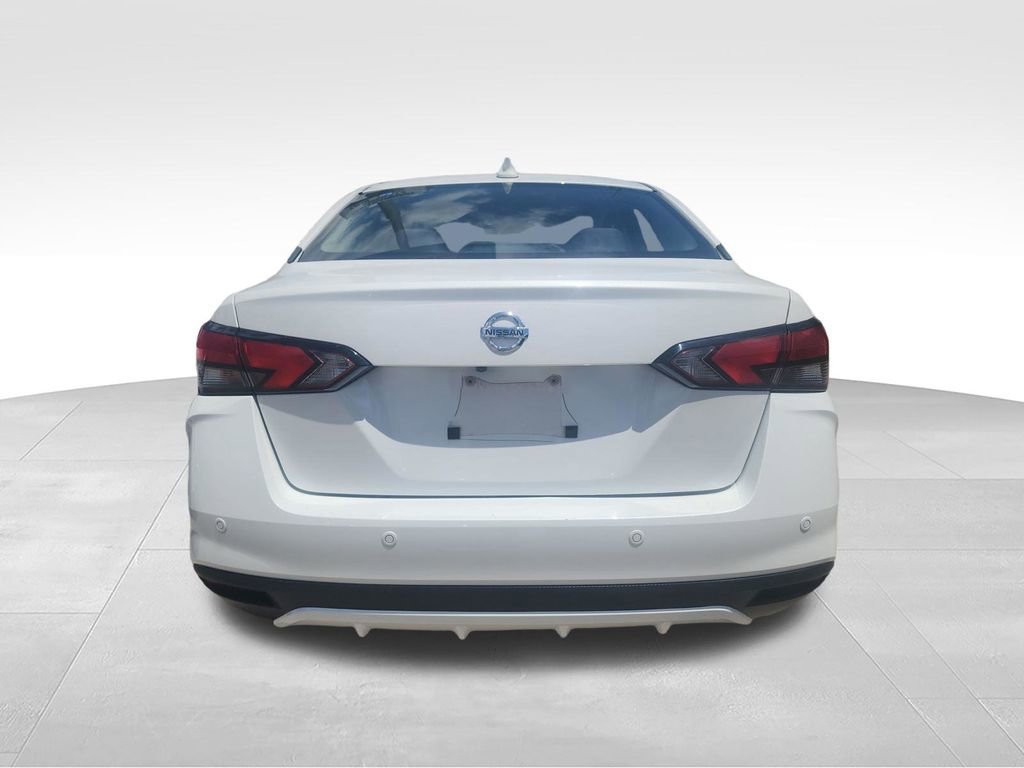 Used 2022 Nissan Versa SV FWD image 7