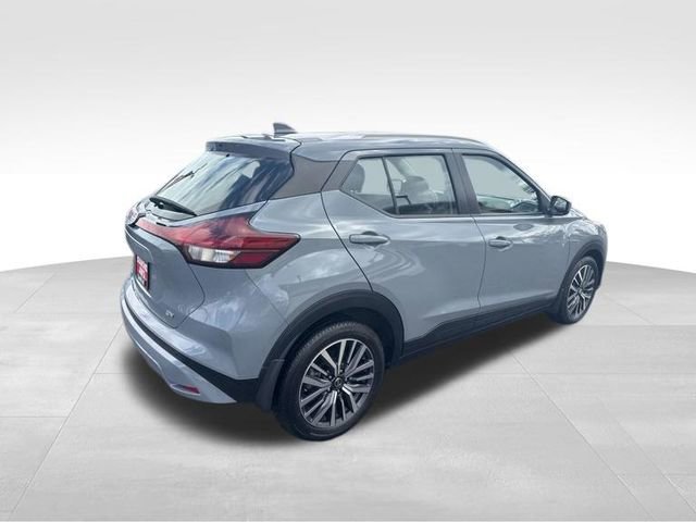 Used 2021 Nissan Kicks SV FWD image 3