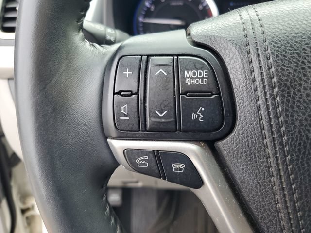 Used 2016 Toyota Highlander Plus FWD image 11