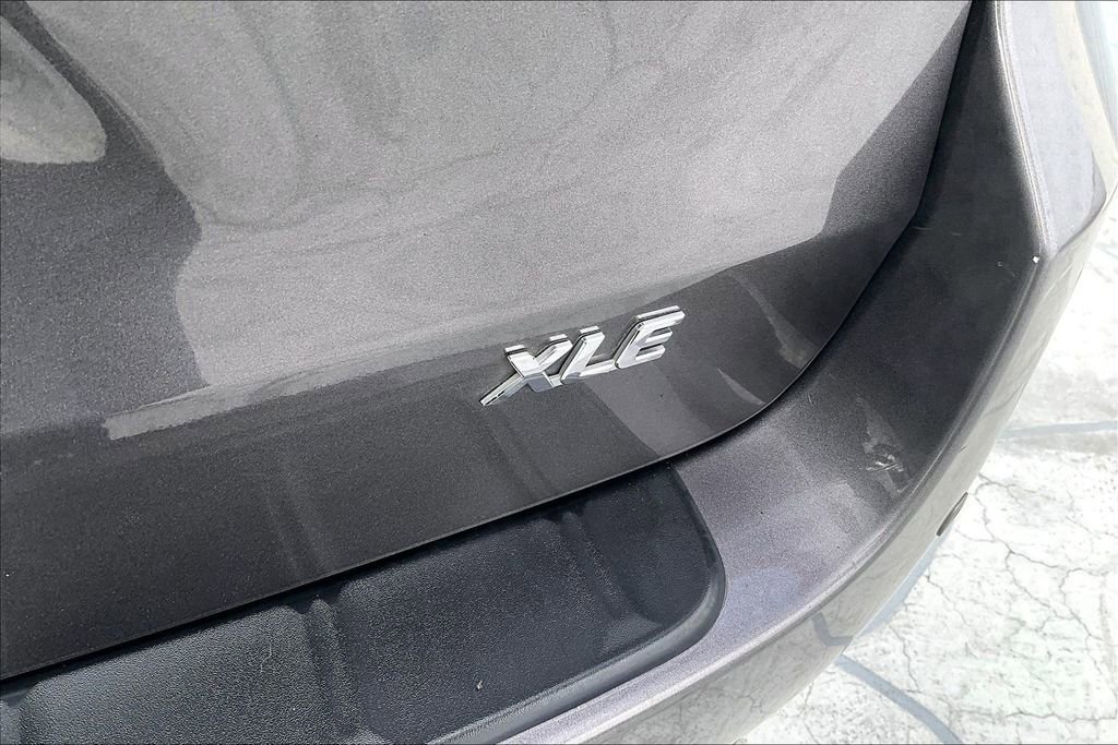 Used 2015 Toyota Sienna XLE w/ XLE Navigation Package image 22