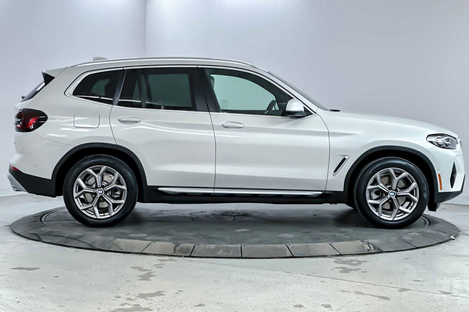 Used 2023 BMW X3 xDrive30i w/ Premium Package image 8