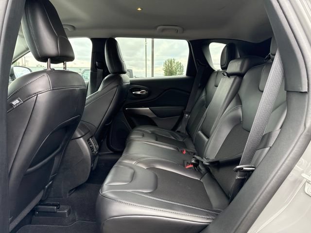 Used 2021 Jeep Cherokee Latitude Plus AWD/4WD image 16