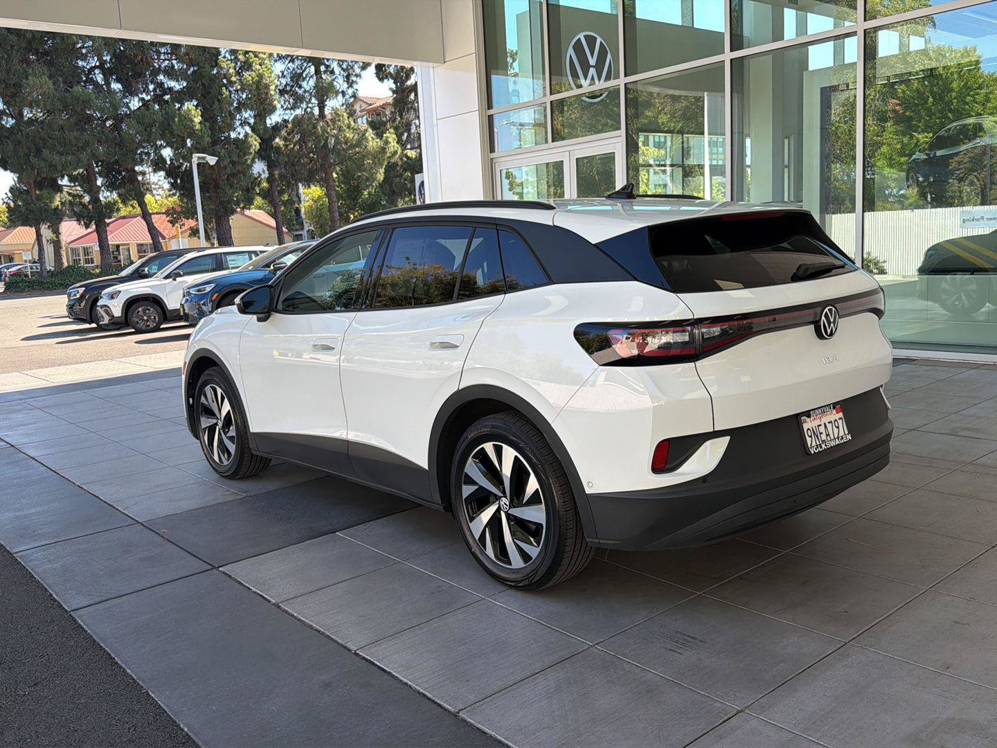 Certified 2024 Volkswagen ID.4 2WD image 3