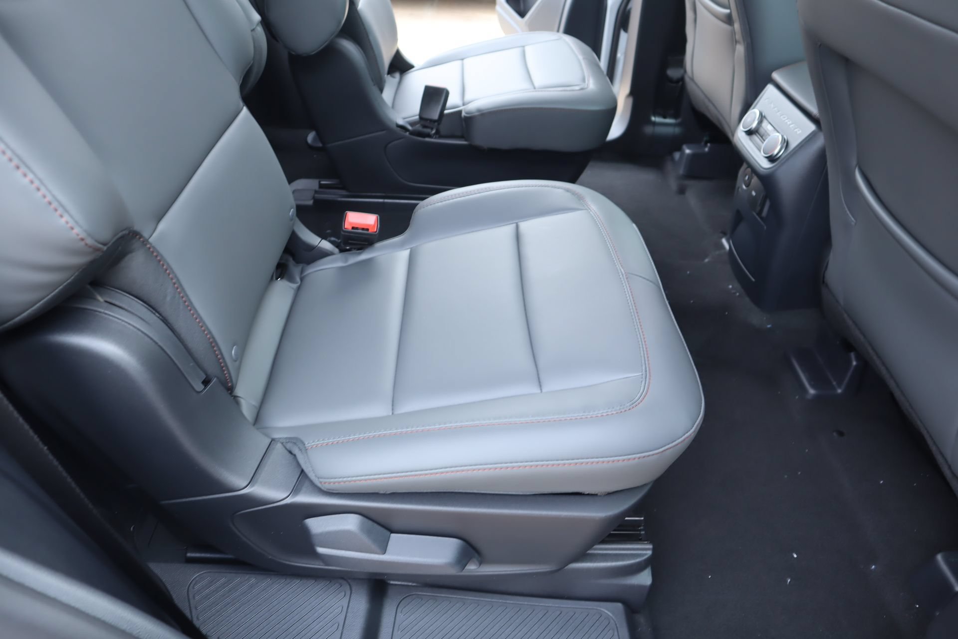 New 2026 Ford Explorer Active w/ Active Comfort Package RWD image 16