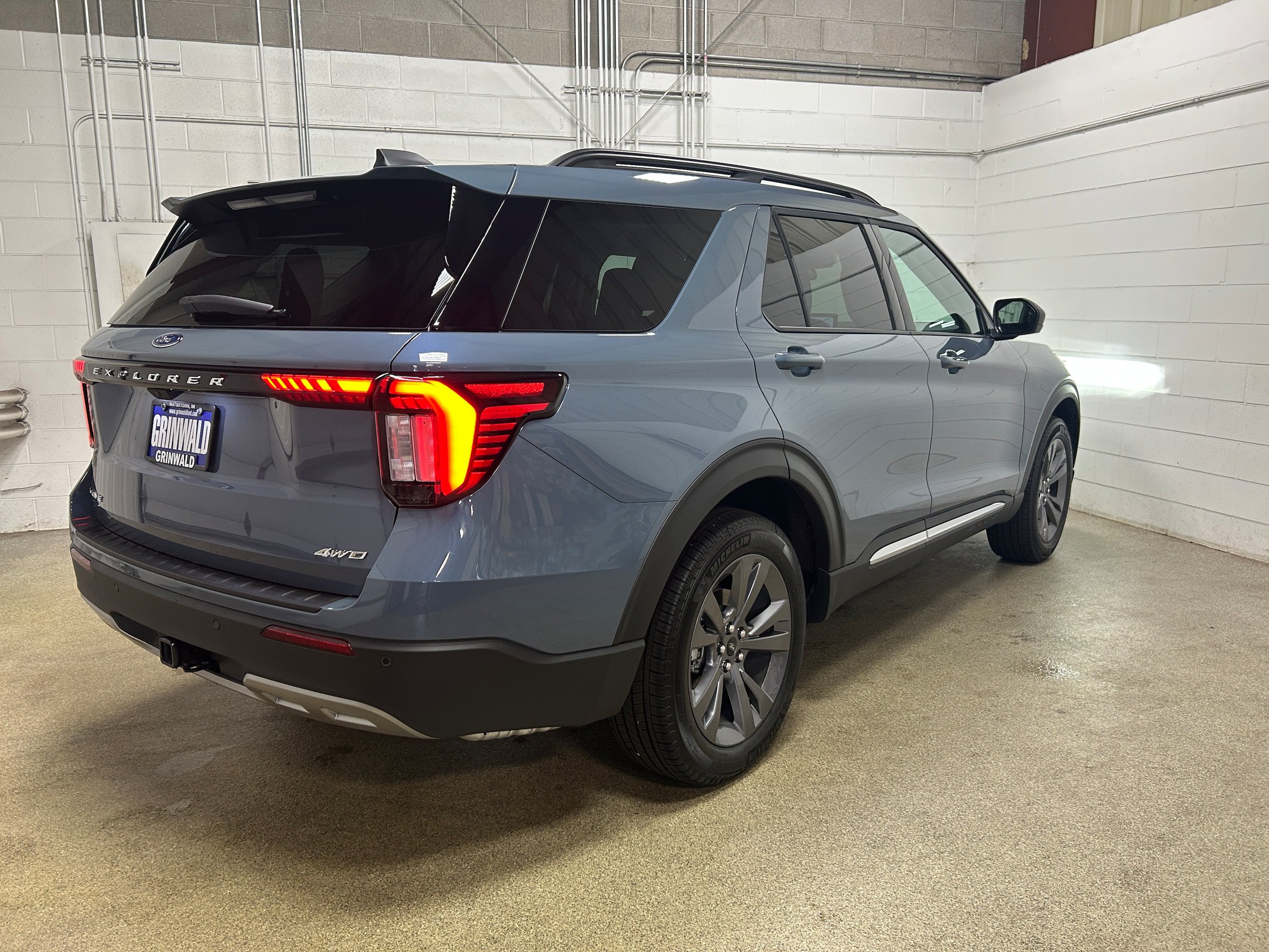 Used 2025 Ford Explorer Active w/ Active Comfort Package AWD/4WD image 8