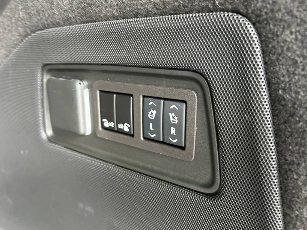 Used 2024 Cadillac Escalade Sport Platinum w/ LPO, ONYX Package AWD/4WD image 47