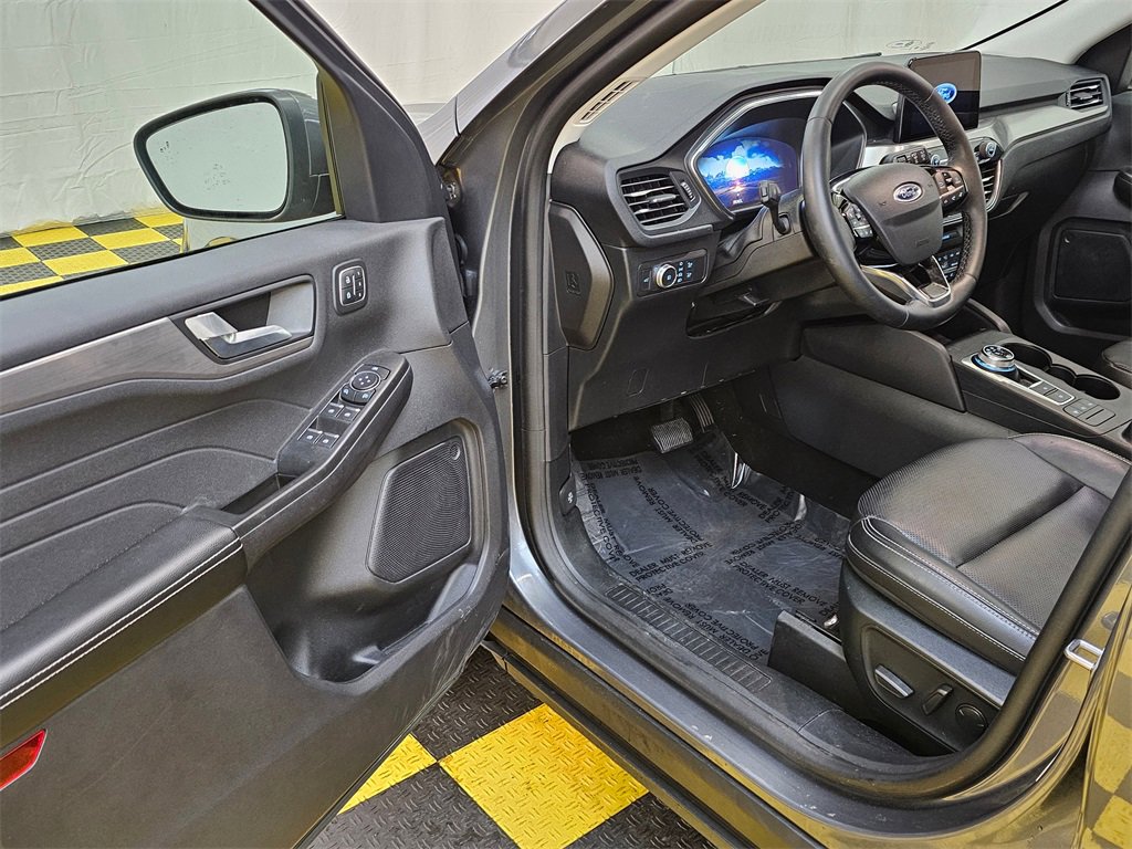 Used 2022 Ford Escape Titanium w/ Class II Trailer Tow Package image 20