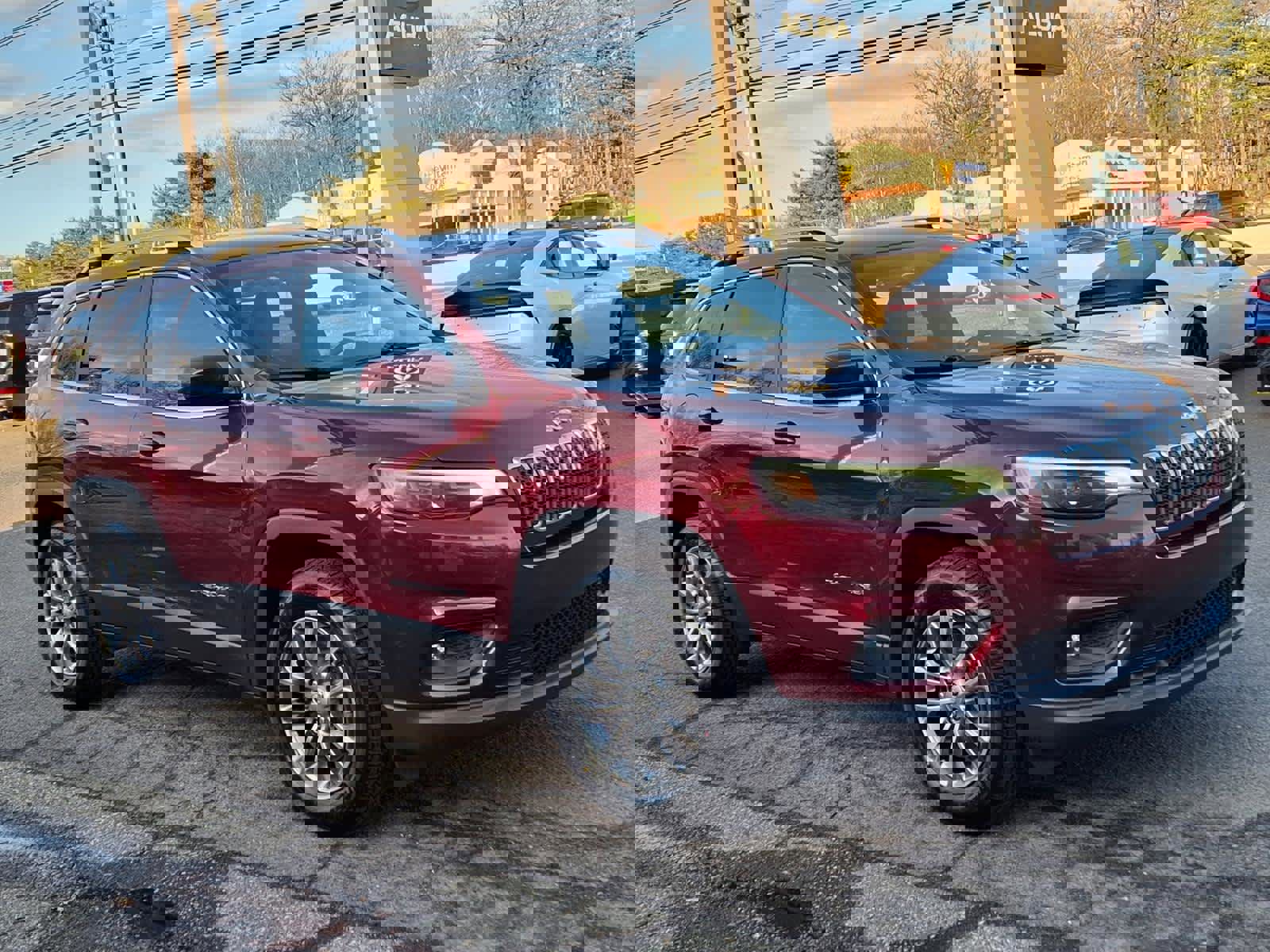 Used 2019 Jeep Cherokee Latitude Plus w/ Cold Weather Group image 1