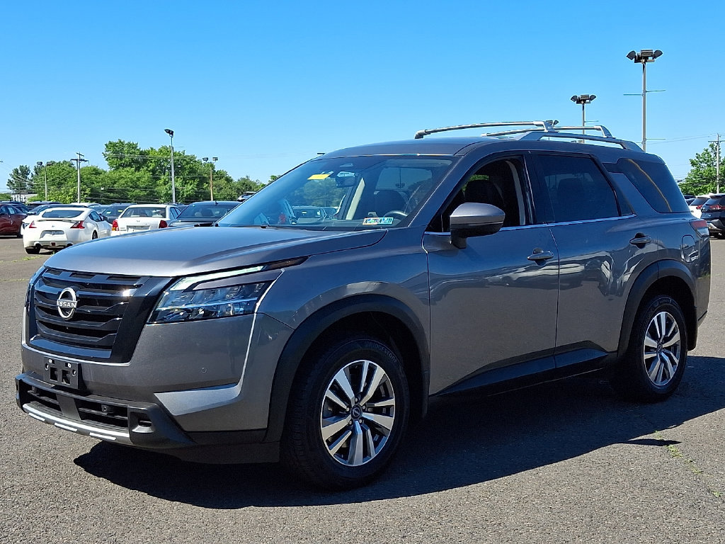 Certified 2023 Nissan Pathfinder SL w/ Black Appearance Package AWD/4WD image 3