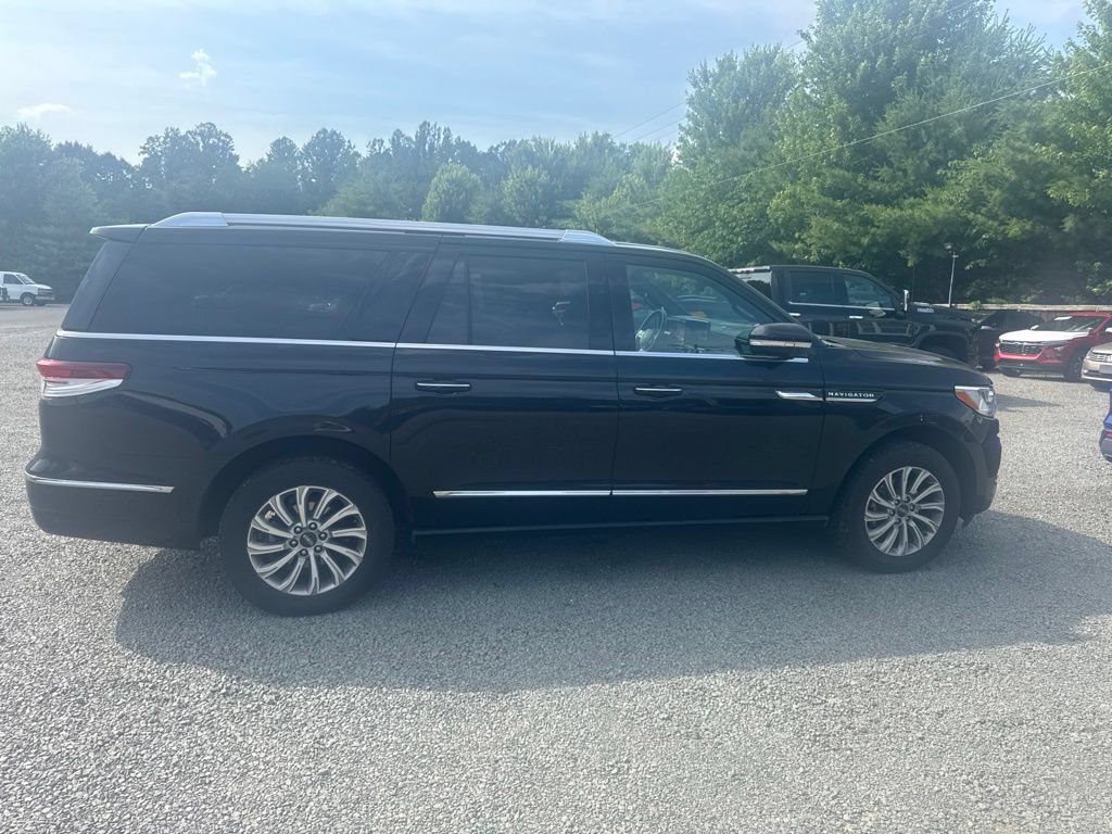Used 2024 Lincoln Navigator L 4WD image 8