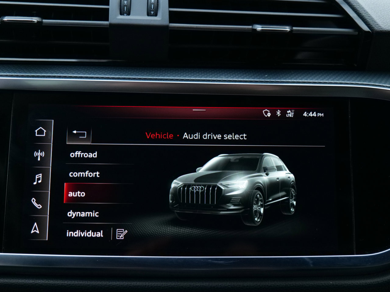 Used 2019 Audi Q3 2.0T Premium Plus w/ Premium Plus Package image 27