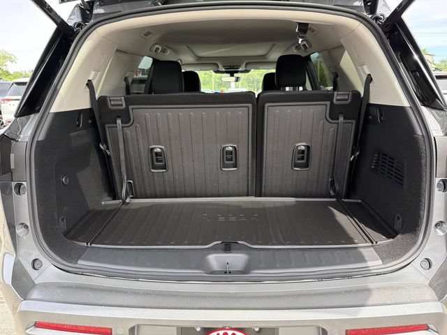 New 2026 Nissan Pathfinder Platinum AWD/4WD image 8