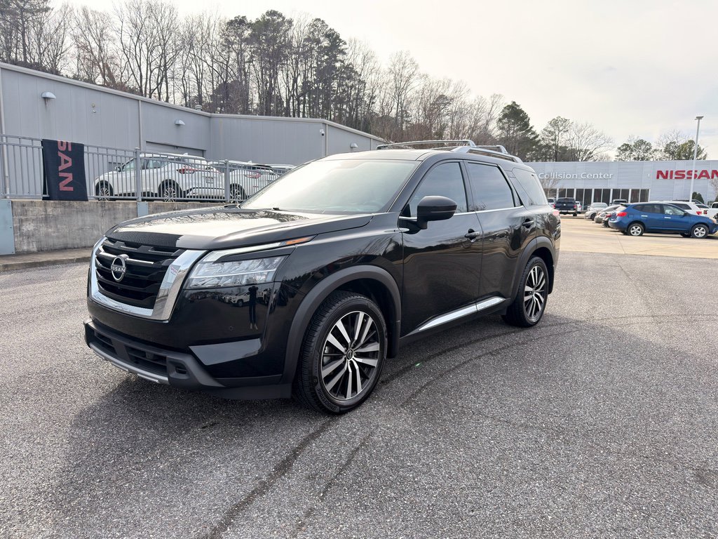 Used 2024 Nissan Pathfinder Platinum w/ Cargo Package image 7