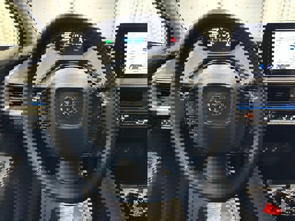 Used 2025 Toyota Prius XLE image 18