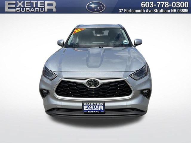 Used 2021 Toyota Highlander XLE AWD/4WD image 2