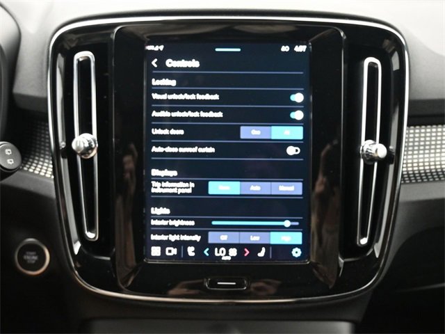 Used 2024 Volvo XC40 B5 Plus image 16