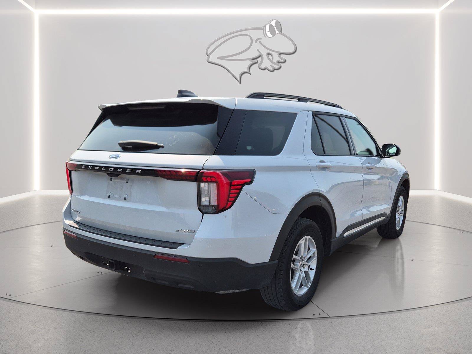 Used 2025 Ford Explorer Active AWD/4WD image 5