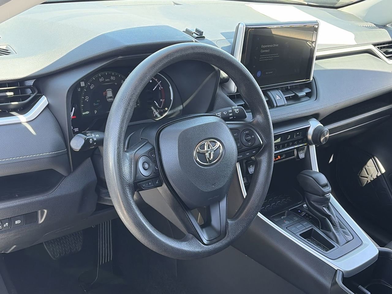 Used 2024 Toyota RAV4 LE FWD image 17