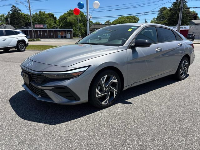 Certified 2025 Hyundai Elantra Sport w/ Cargo Package FWD image 7