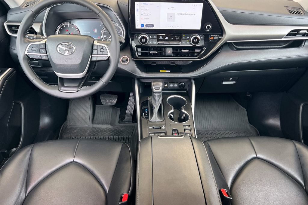 Certified 2024 Toyota Highlander XLE AWD/4WD image 15
