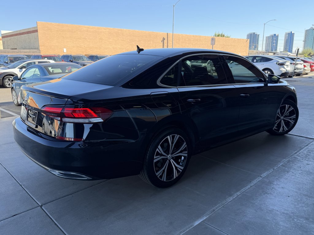 Used 2020 Volkswagen Passat 2.0T SEL image 4