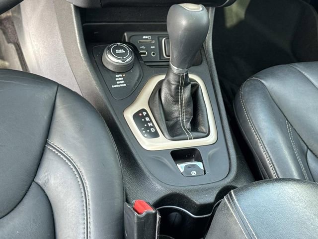 Used 2016 Jeep Cherokee Limited image 23