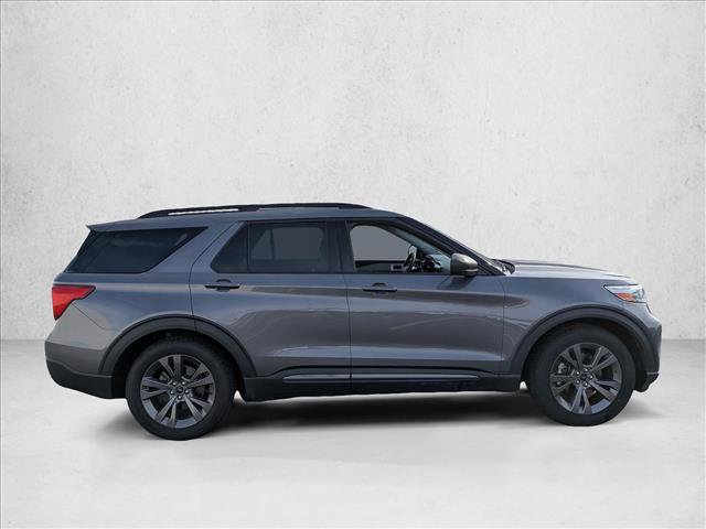 Used 2021 Ford Explorer XLT w/ Equipment Group 202A image 4