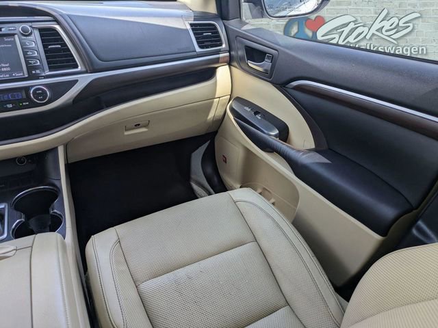 Used 2016 Toyota Highlander Limited w/ Driver Technology Package image 18