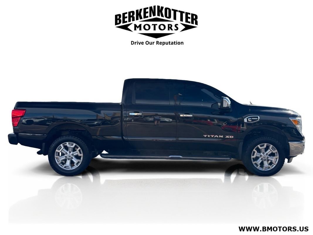 Used 2016 Nissan Titan SL image 2