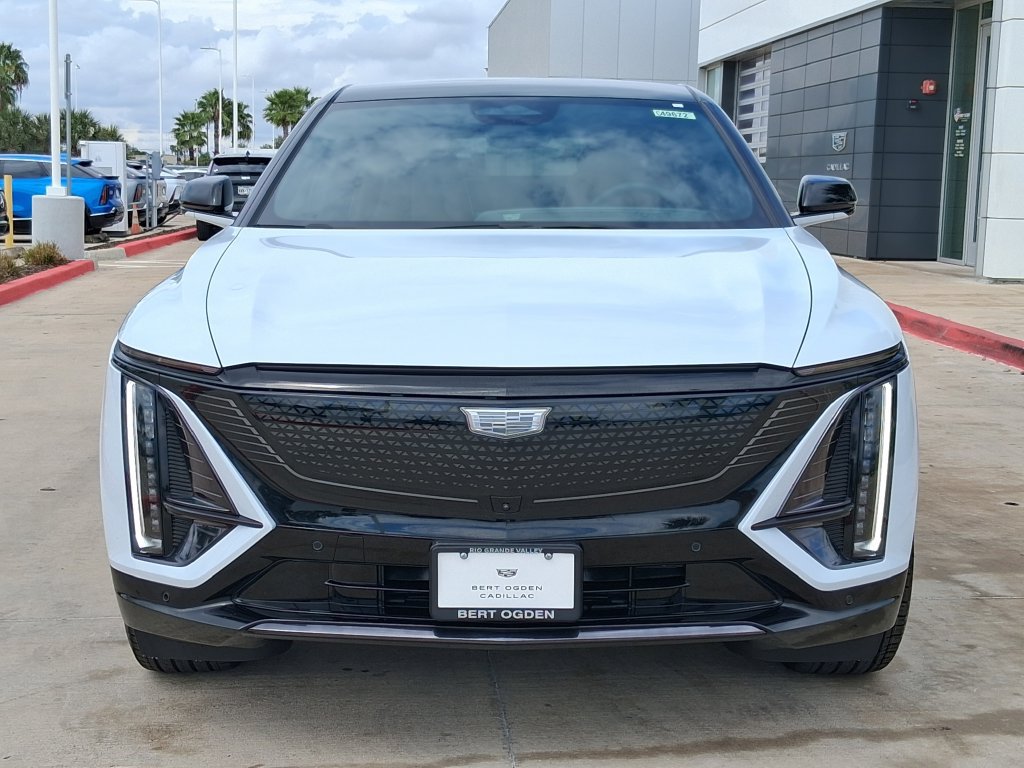 New 2027 Cadillac Lyriq Signature Sport RWD image 2