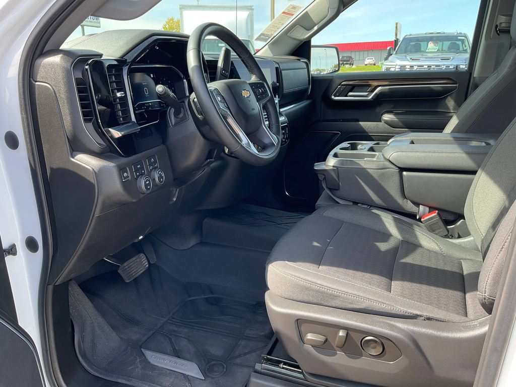 Used 2023 Chevrolet Silverado 1500 LT w/ Protection Package AWD/4WD image 2