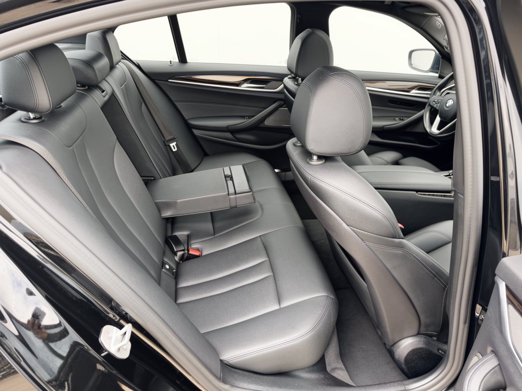 Used 2020 BMW 530i w/ Convenience Package RWD image 29