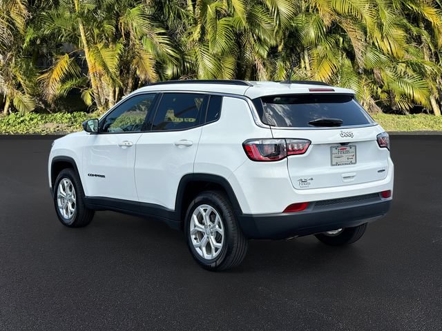 Used 2024 Jeep Compass Latitude AWD/4WD image 8