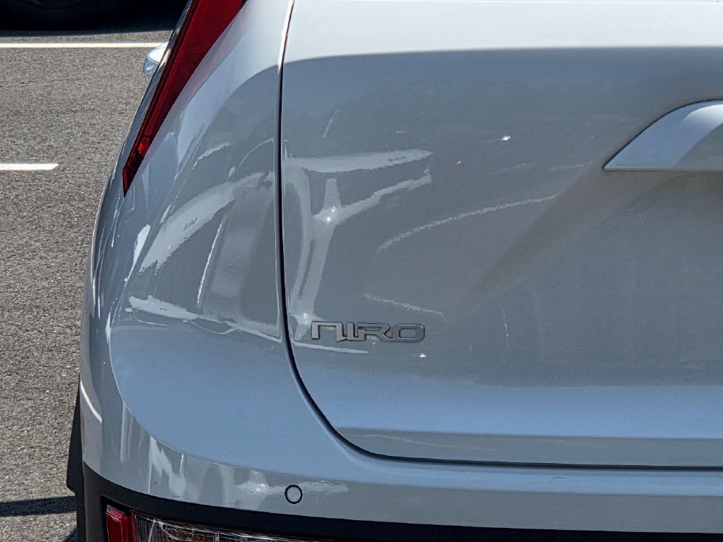 Used 2023 Kia Niro EX w/ EX Cold Weather Package FWD image 32
