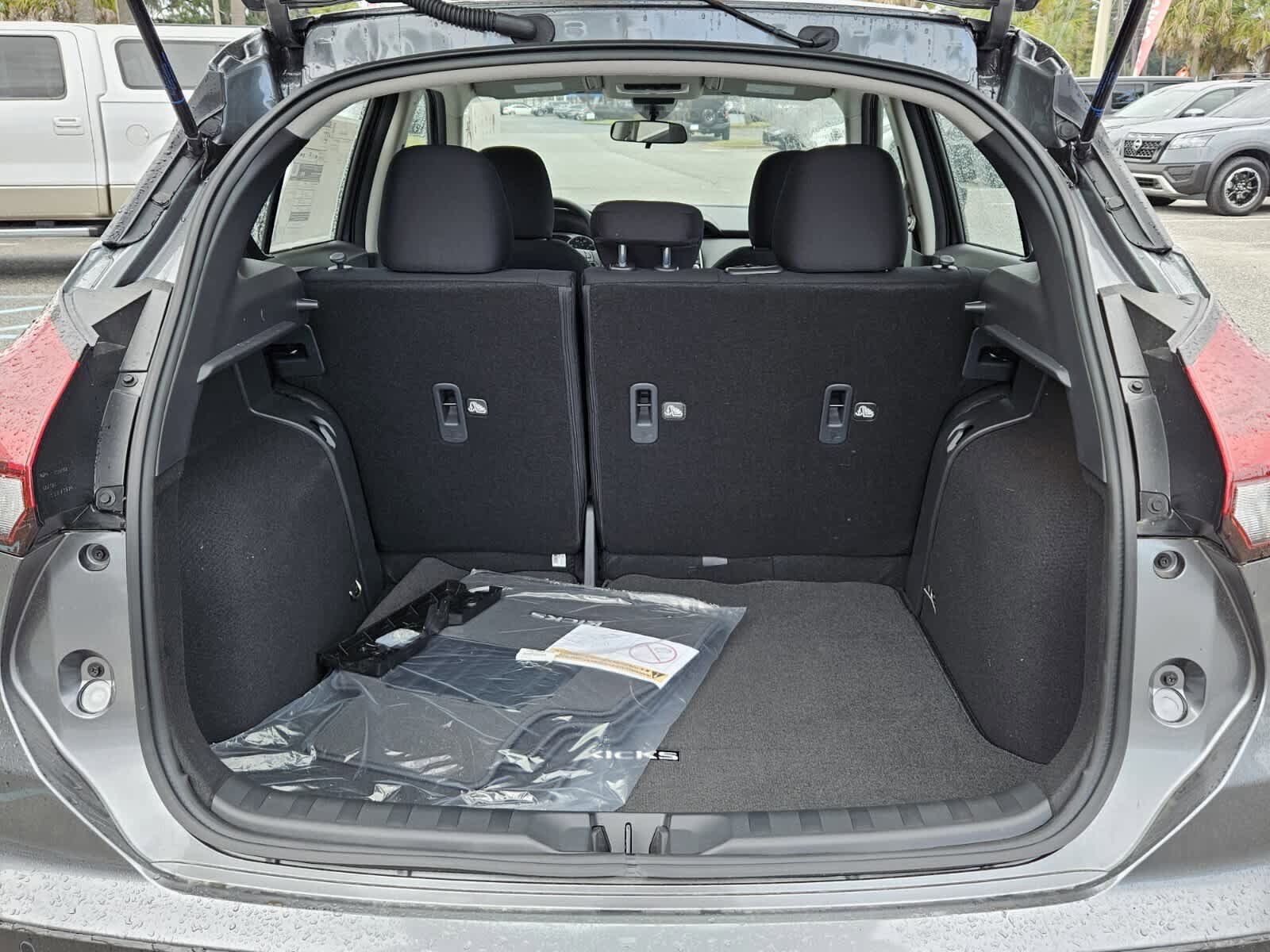 New 2025 Nissan Kicks Play S image 6