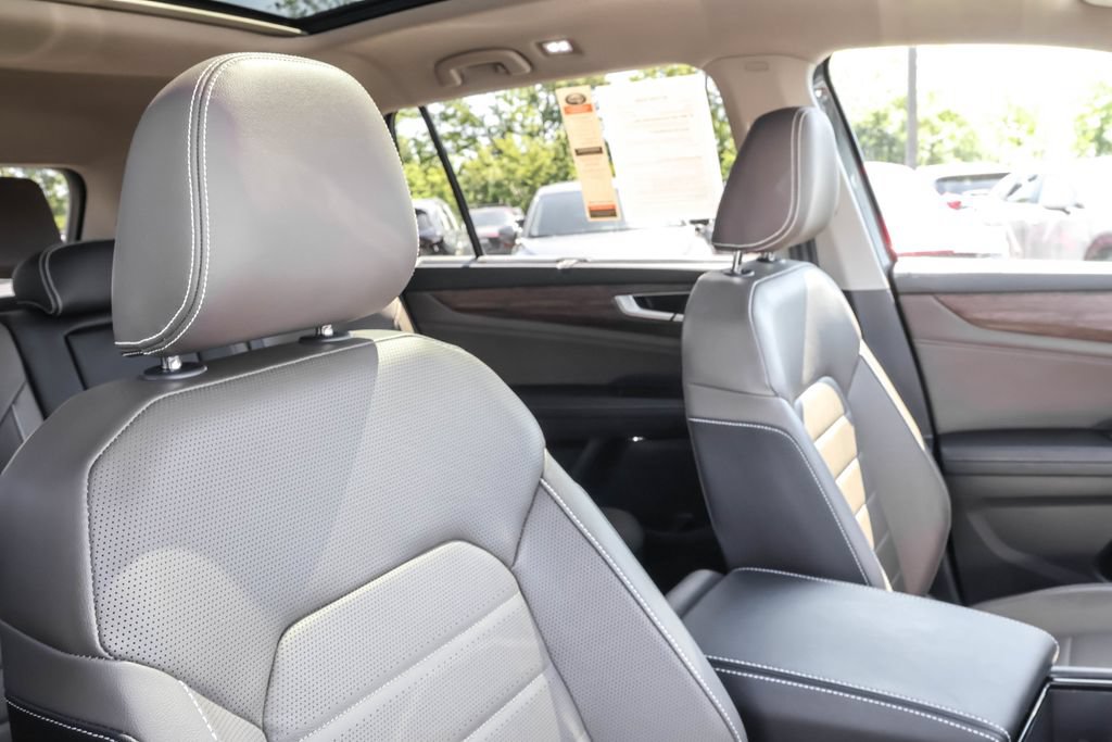 Certified 2025 Volkswagen Atlas SEL AWD/4WD image 41