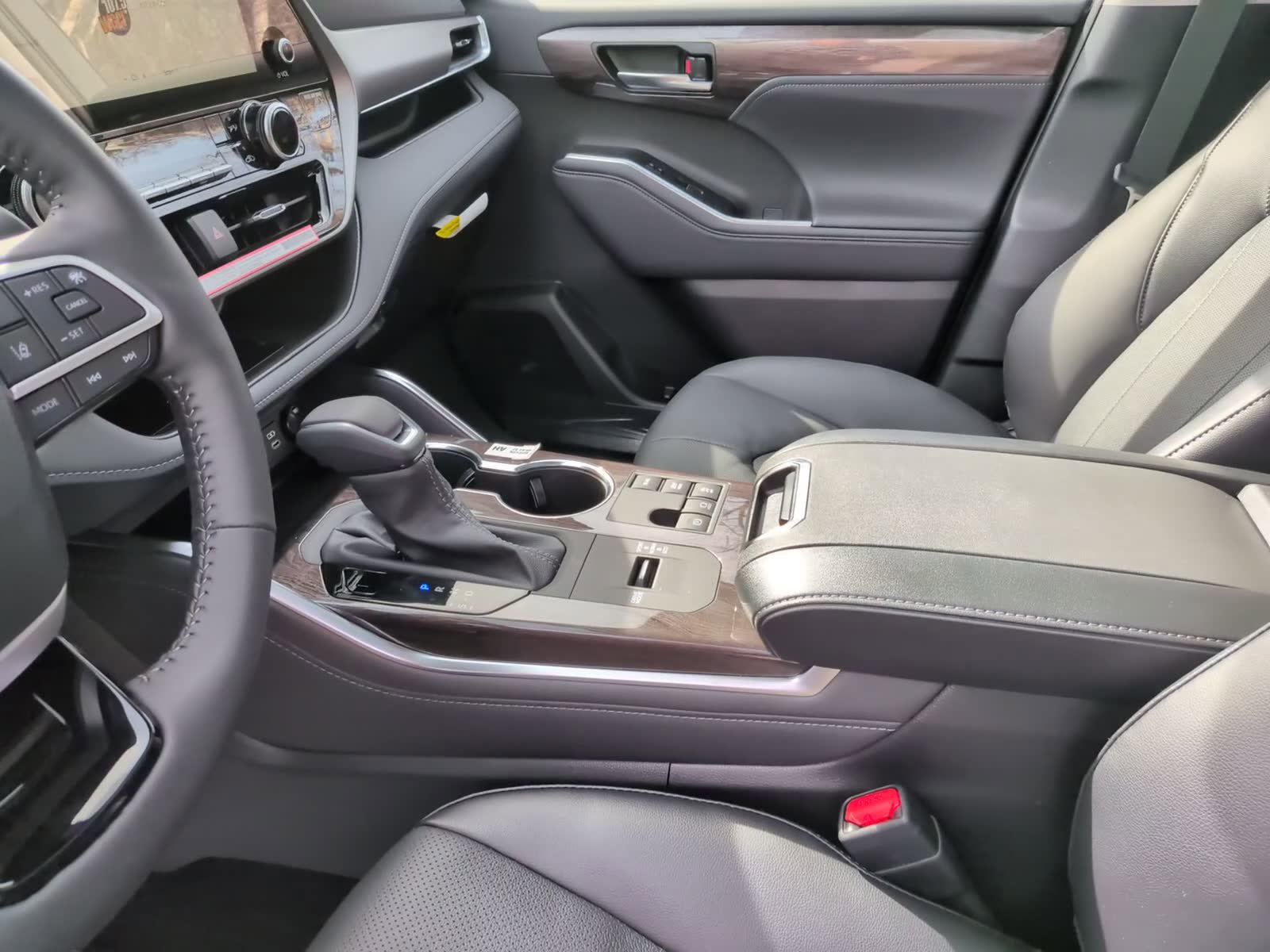 New 2026 Toyota Highlander Limited image 25