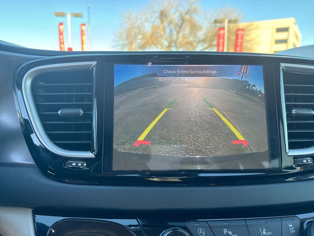 Used 2023 Chrysler Pacifica Touring-L image 28