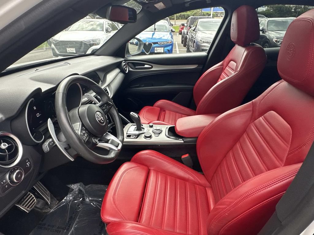 Used 2025 Alfa Romeo Stelvio Sprint w/ Veloce Package AWD/4WD image 17