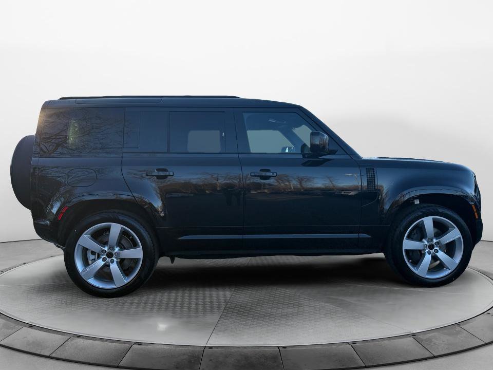 New 2026 Land Rover Defender 110 X-Dynamic SE AWD/4WD image 8