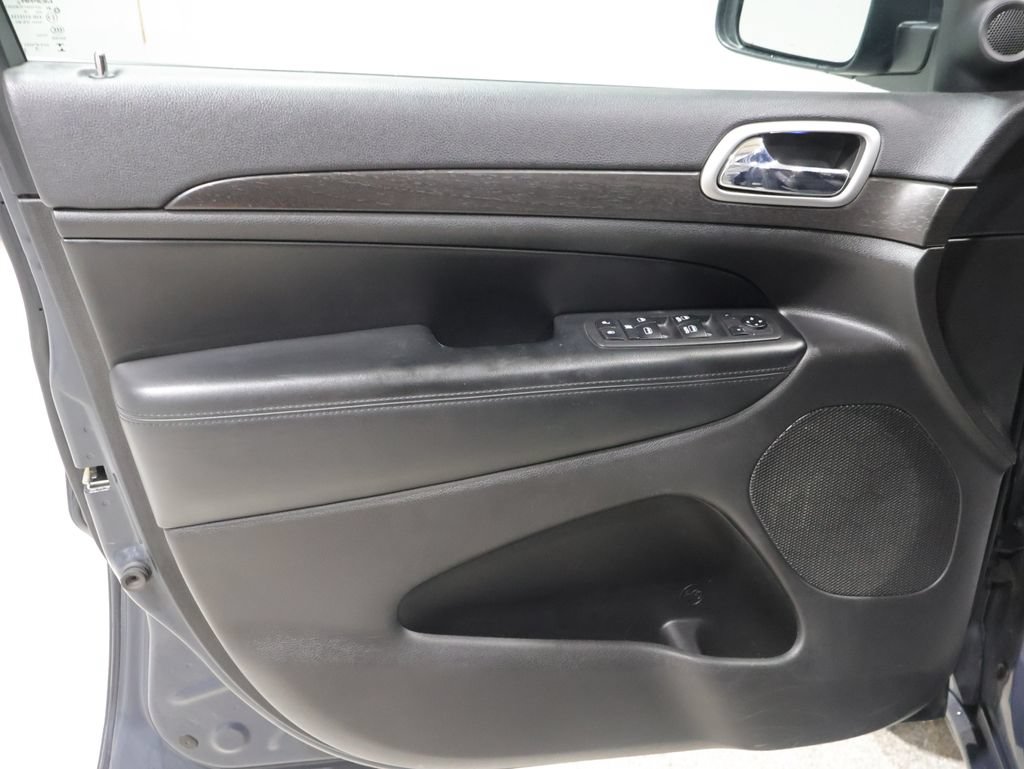 Used 2018 Jeep Grand Cherokee Altitude AWD/4WD image 13