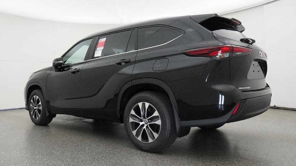 New 2026 Toyota Highlander XLE image 4