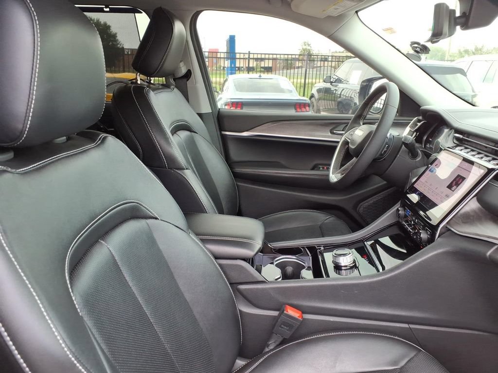 Used 2023 Jeep Grand Cherokee L Limited w/ Luxury Tech Group II RWD image 12