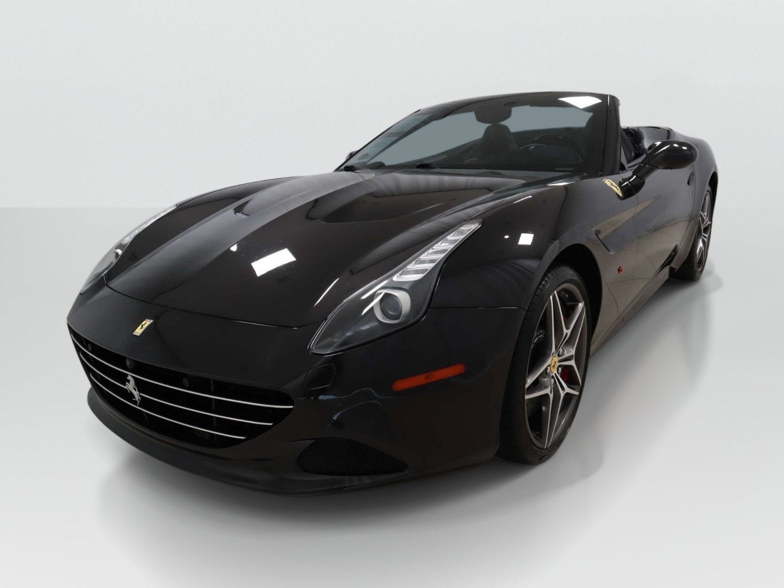 Used 2016 Ferrari California T RWD image 42
