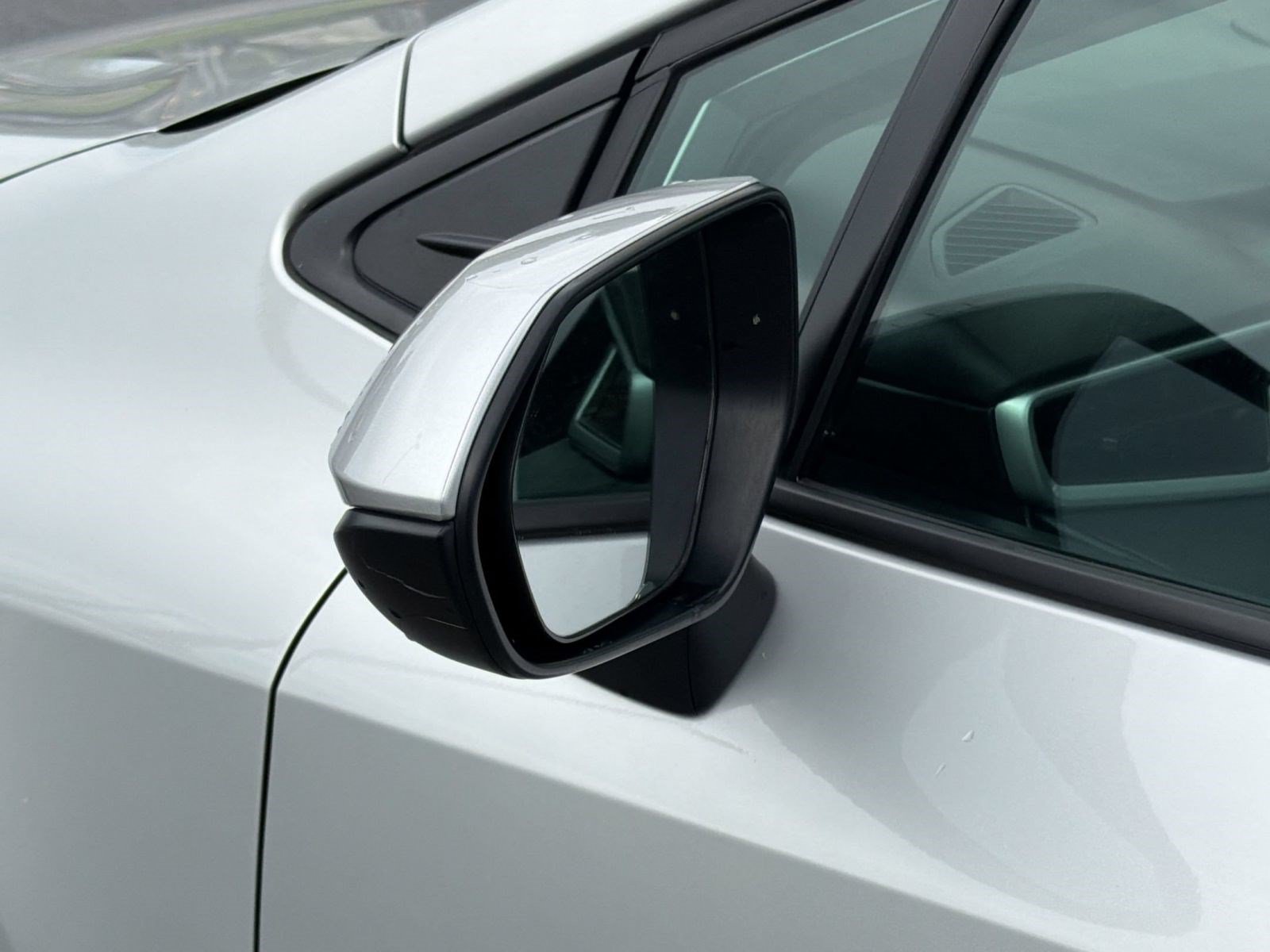 Used 2025 Toyota Corolla LE FWD image 28