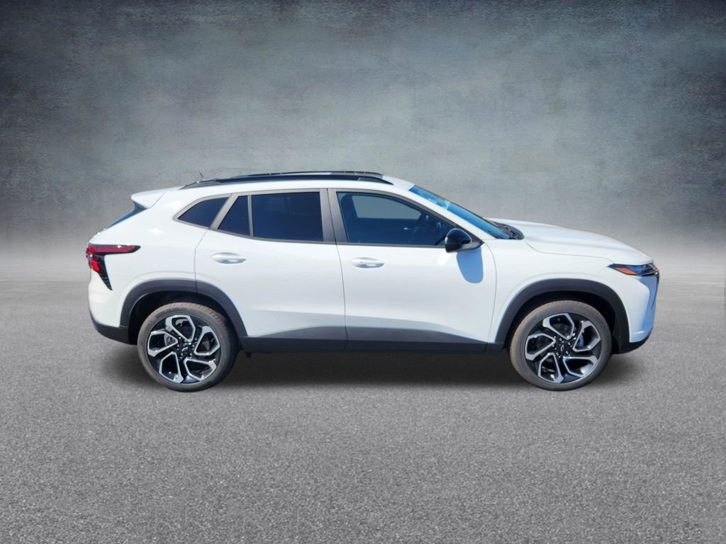 New 2026 Chevrolet Trax RS w/ Sunroof Package FWD image 4