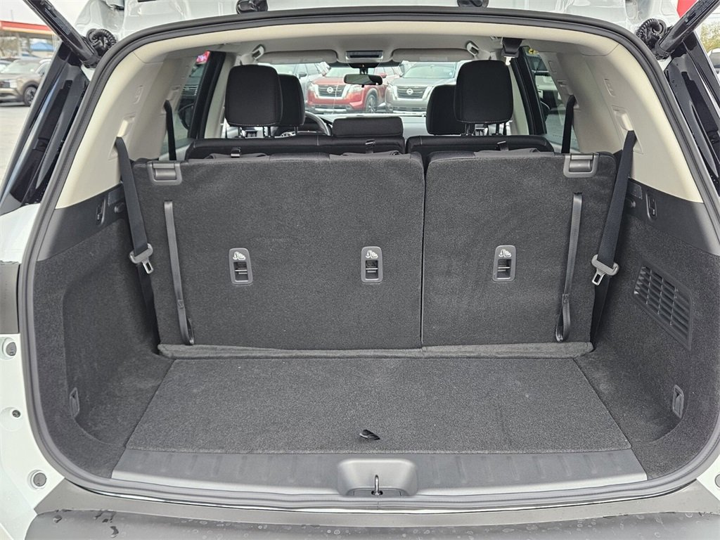 New 2025 Nissan Pathfinder SV image 8