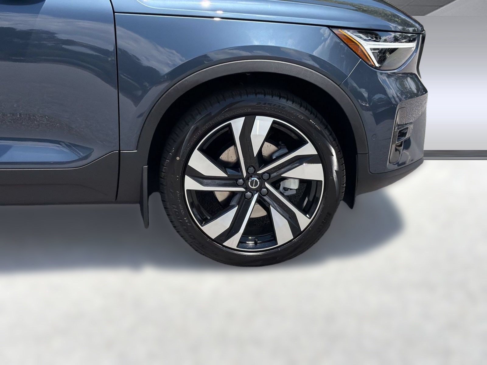 New 2026 Volvo XC40 B5 Ultra w/ Climate Package AWD/4WD image 12
